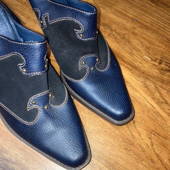 Vintage women’s size 7, blue western ankle booties, suede leather - Picture 2 of 6